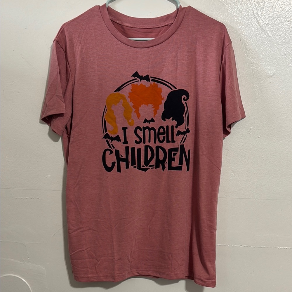 Pink Graphic T-Shirt with Hocus Pocus Design “I smell Children” NWOT women’s